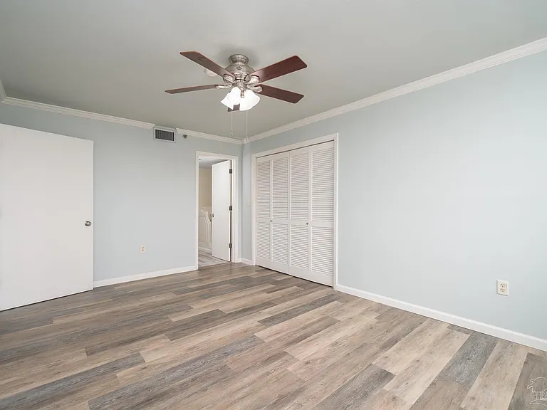 402 Port Royal Way — Photo 24