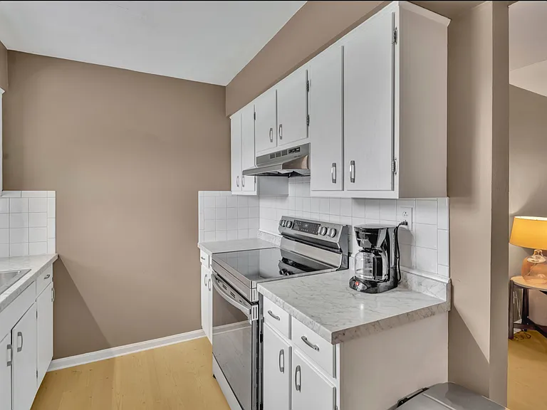 625 Village Ln #D — Photo 4