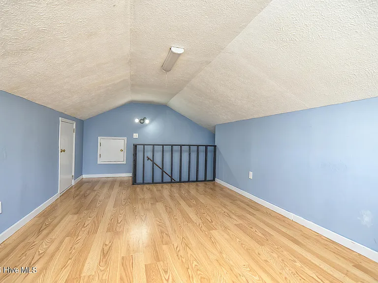 310 R L Honeycutt Dr — Photo 17