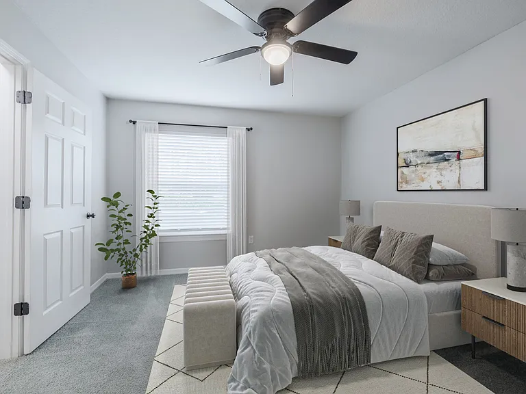 Royal Point Apartments — Photo 3