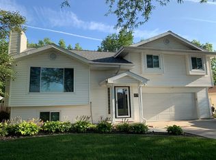 517 Lakeshore Dr, Lincoln, NE 68528