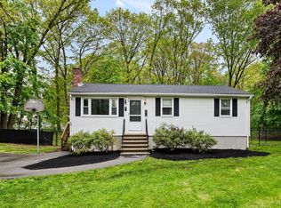 25 Fleming Ave, Andover, MA 01810