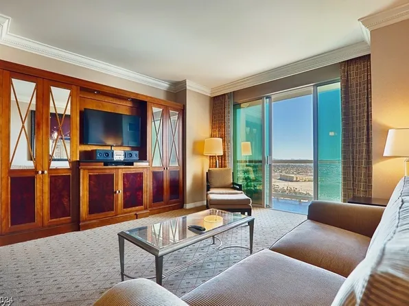 135 Harmon Ave #2414, Las Vegas, NV 89109