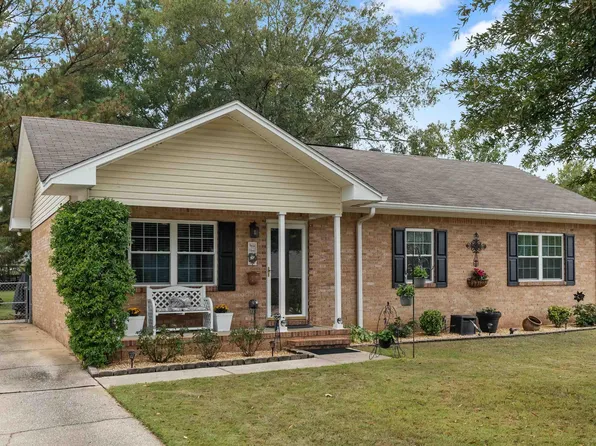 125 Winterhaven Dr, Alabaster, AL 35007