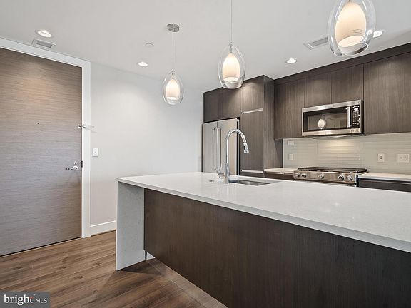 5th image of 930 Rose Ave Unit 1407