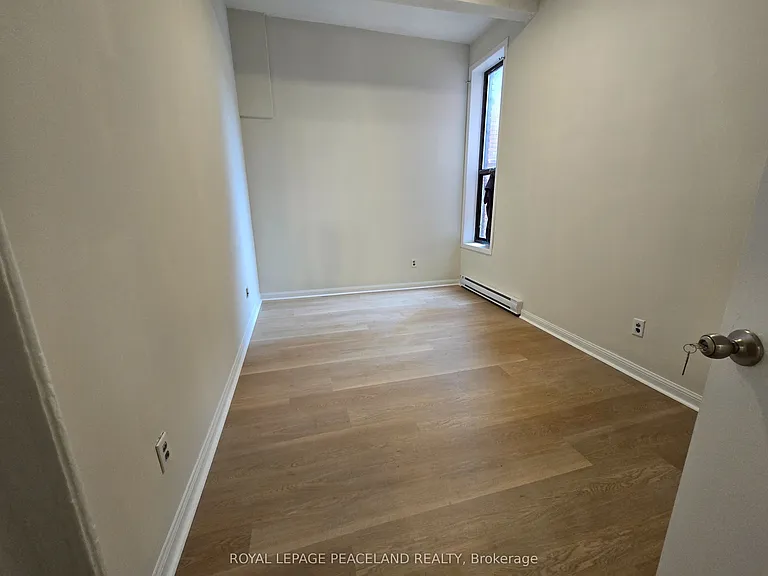 558 Spadina Cres #2 — Photo 8