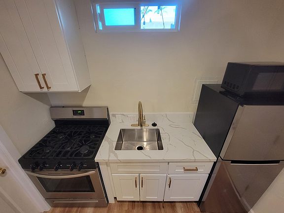 3rd image of 1624 30th St #A