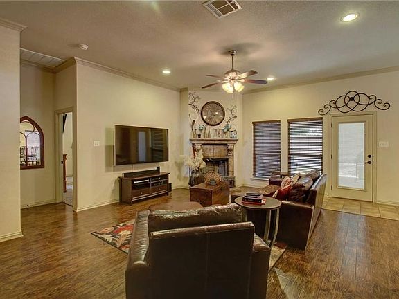 4th image of 109 Chateau Dr