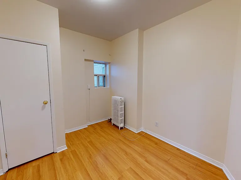 2938 Danforth Ave — Photo 4