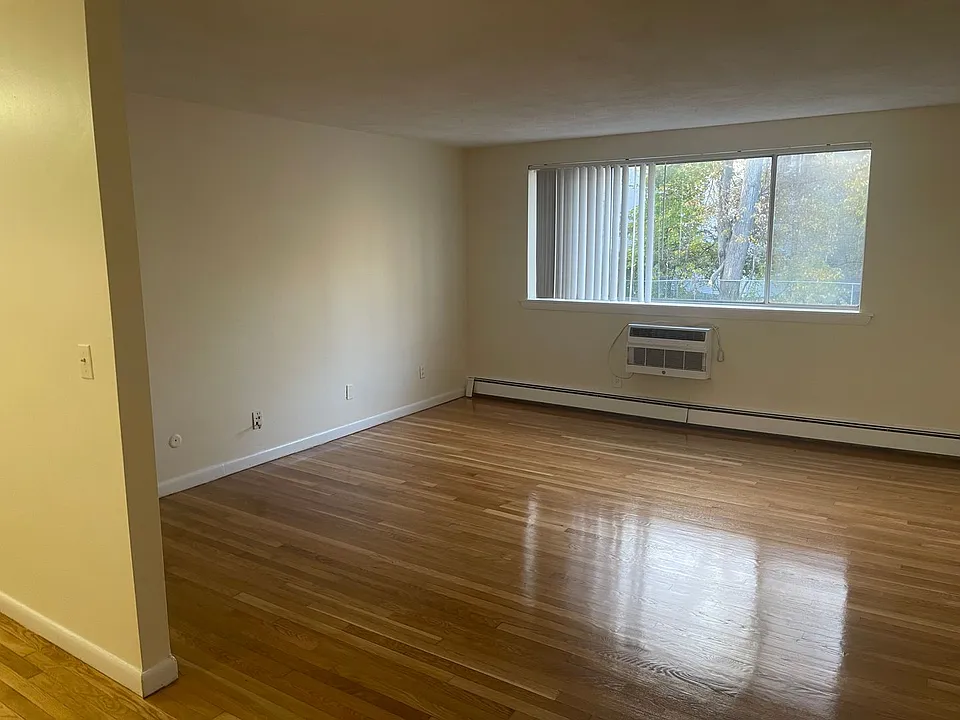 90 Gardner St #18