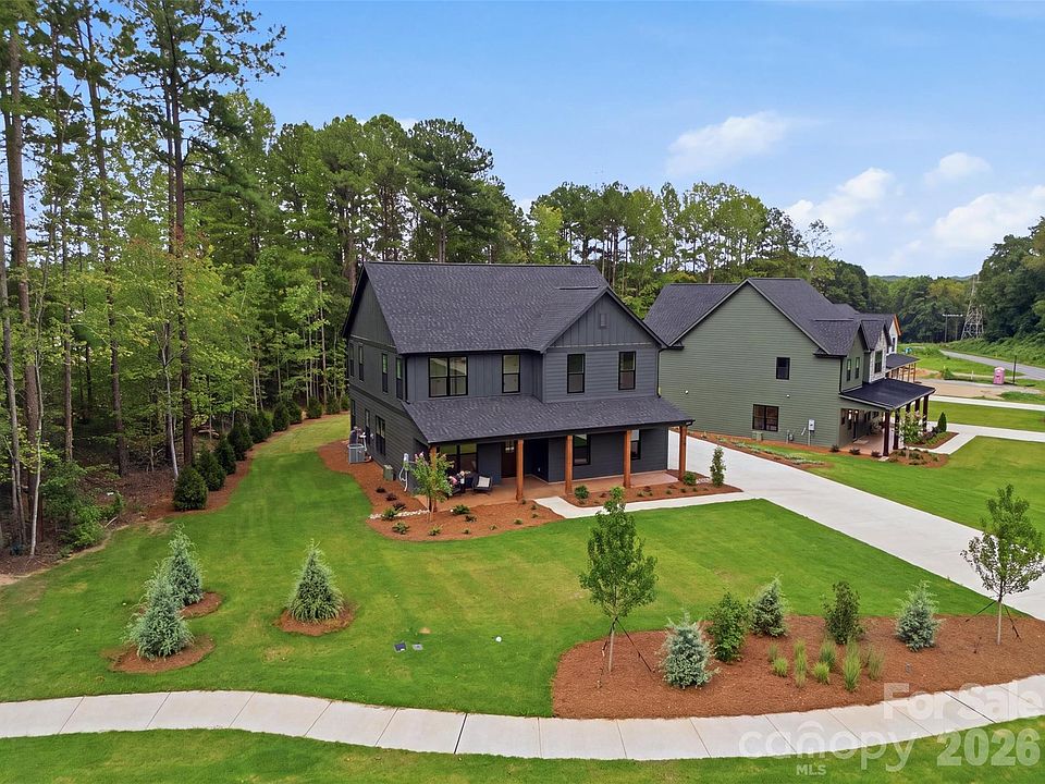1st image of 135 Parkdale Dr