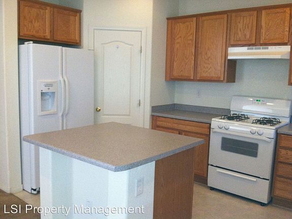 5th image of 628 Claxton Ave