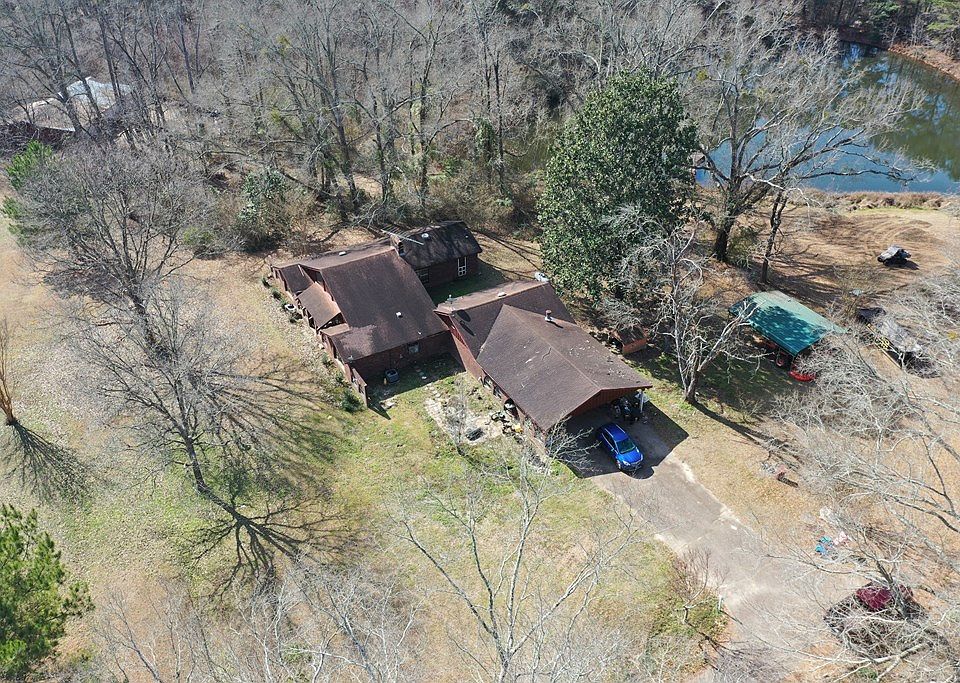 7th image of 1305 Springhill Rd