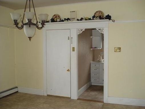 2nd image of 598 Admiral St #2