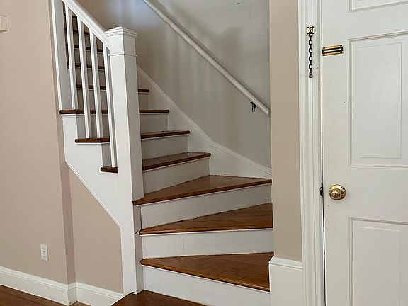 5th image of 79 Brookside Dr