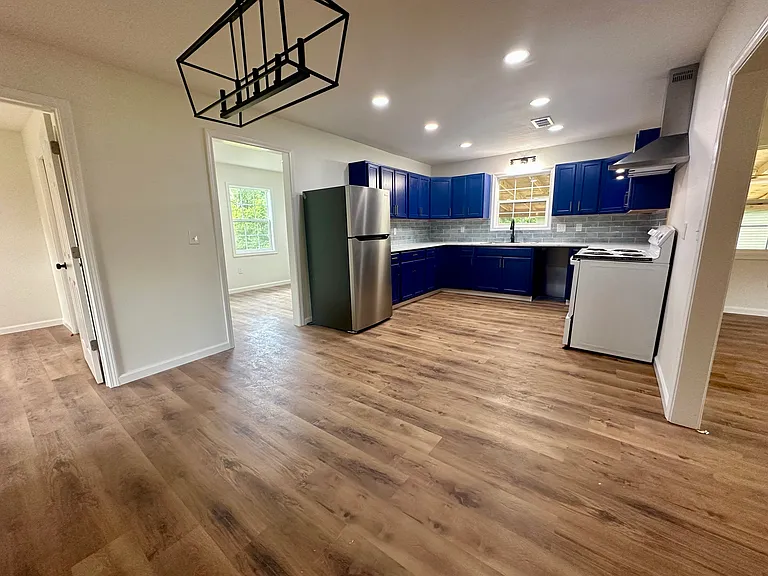 10052 W Camp St — Photo 4
