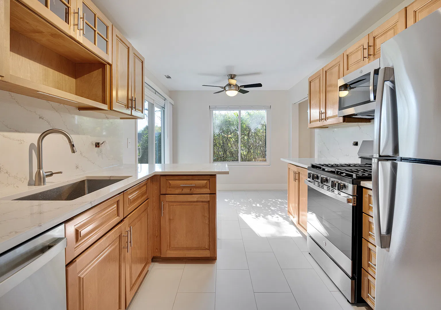 2 bed, 1100 sqft, $2,500 — Photo 3