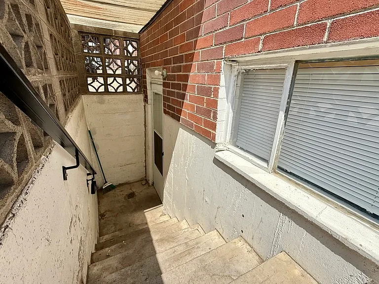 2021 N Irving St — Photo 3