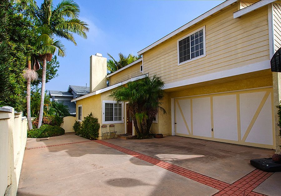 quiet street, rear unit