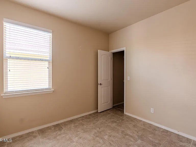 12485 Knightsbridge Dr — Photo 22