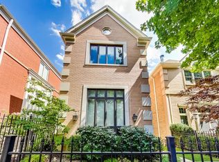 2439 N Janssen Ave, Chicago, IL 60614