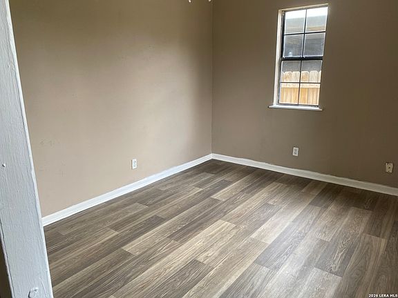 5th image of 545 W HARLAN AVE