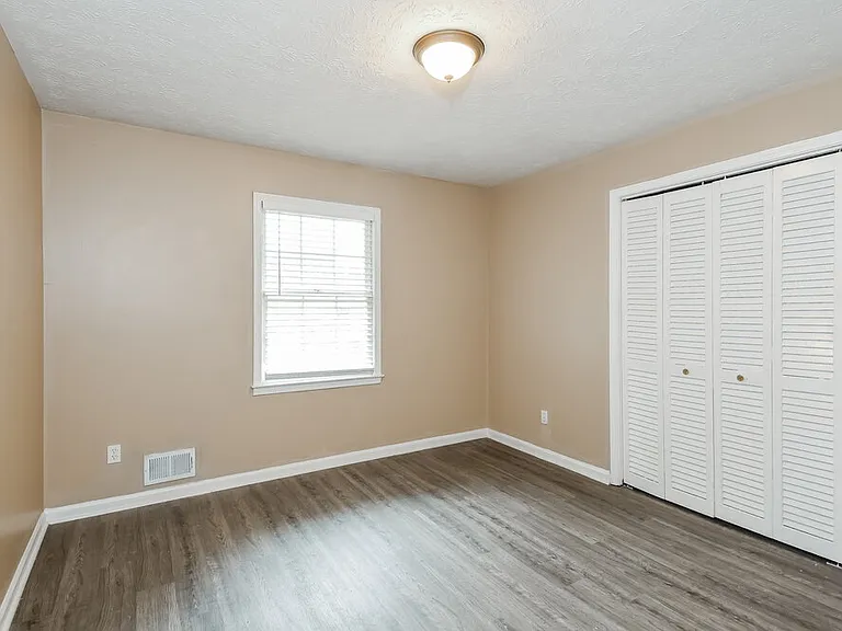2906 Elizabeth Ln — Photo 12