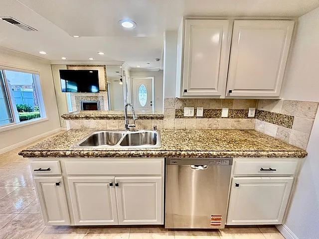 685 W 18th St #1 — Photo 8