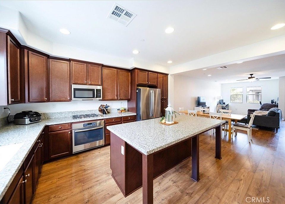 1st image of 40962 Belleray Ave