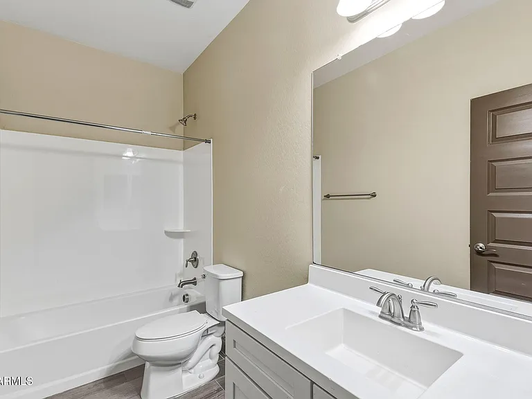 7422 S 28th Pl — Photo 10