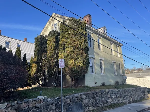 53 Mechanic St, Marlborough, MA 01752