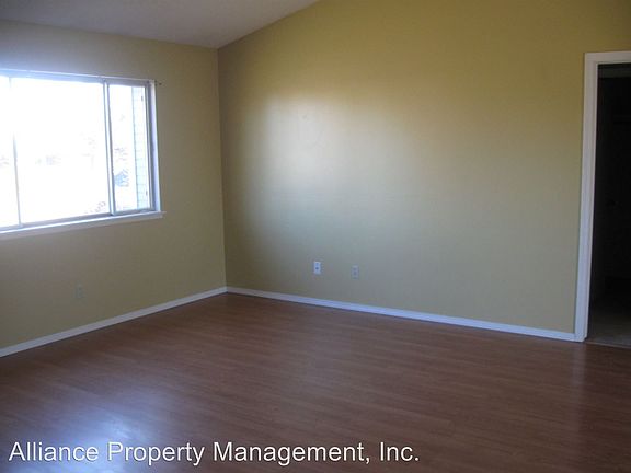 4th image of 300 Knoxberry Dr