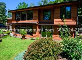 6826 Harvest Hill Rd, Madison, WI 53717