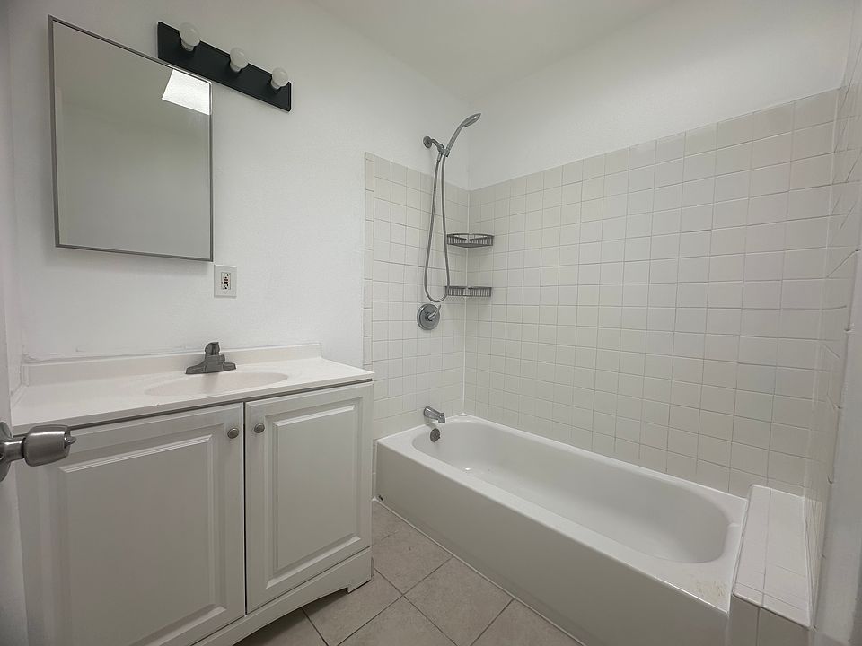 1st image of 1219 E 11th St