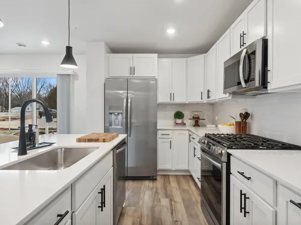 21605 Azalea Ln, Farmington, MN 55024