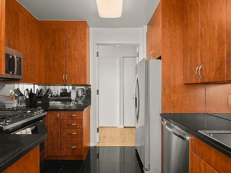 420 E 61st St #33B — Photo 18