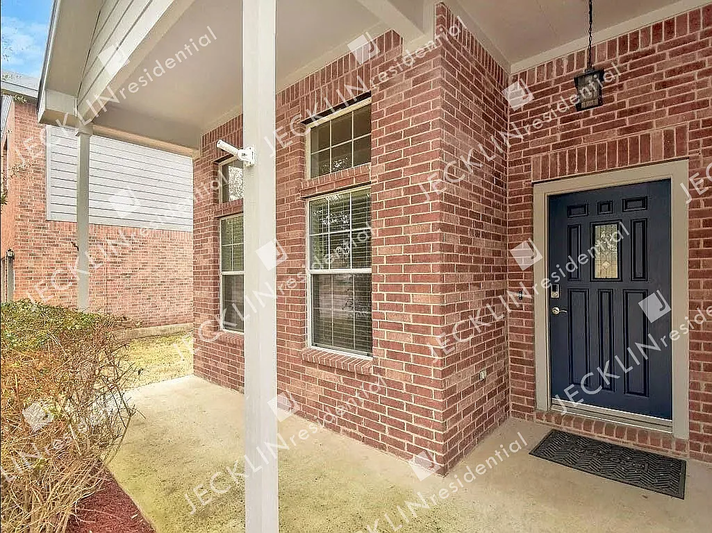 206 Mossy Rock Dr — Photo 3