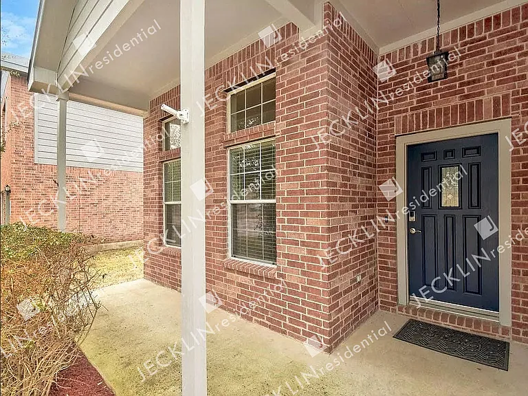 206 Mossy Rock Dr — Photo 3