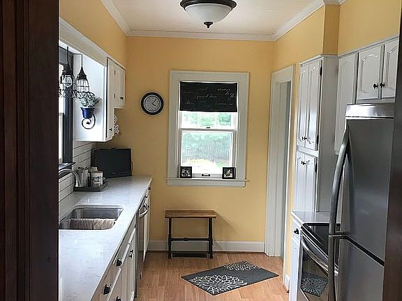 4th image of 614 E Exchange St