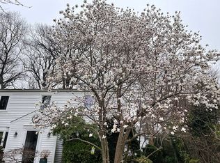 26 Polo Field Ln, Great Neck, NY 11020