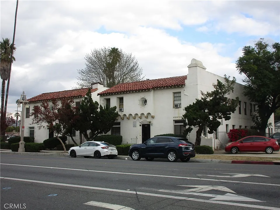 3260 Main St