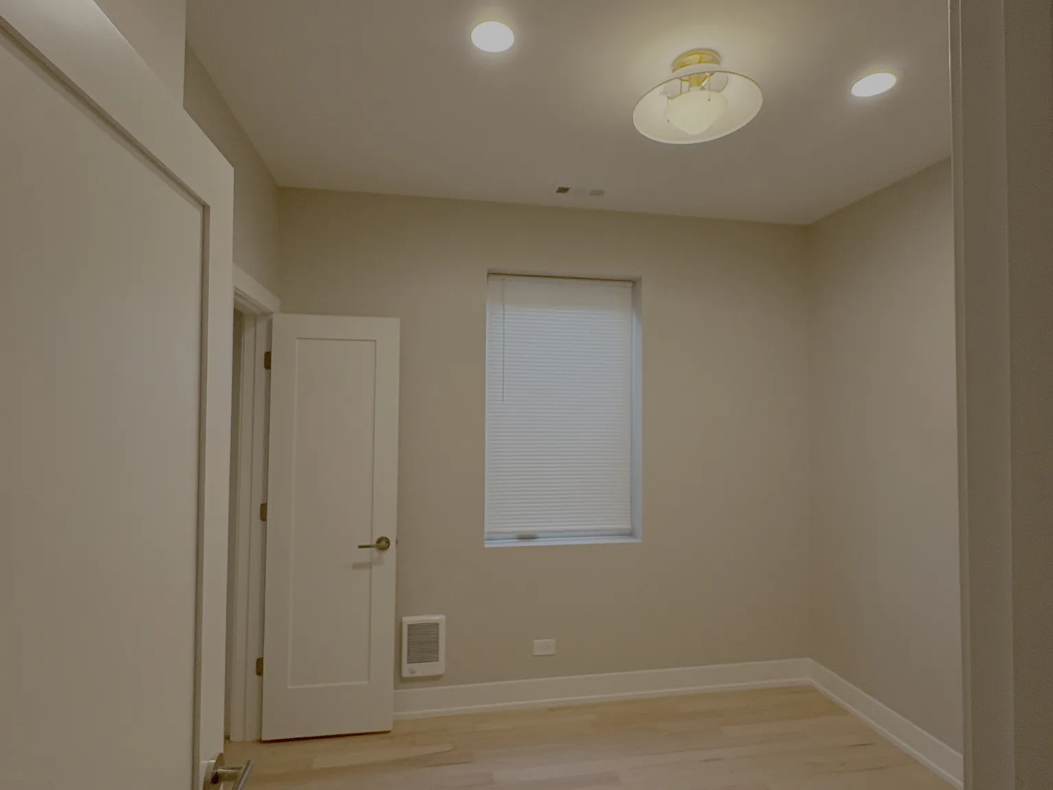 6455 S Saint Lawrence Avenue - 3 — Photo 3