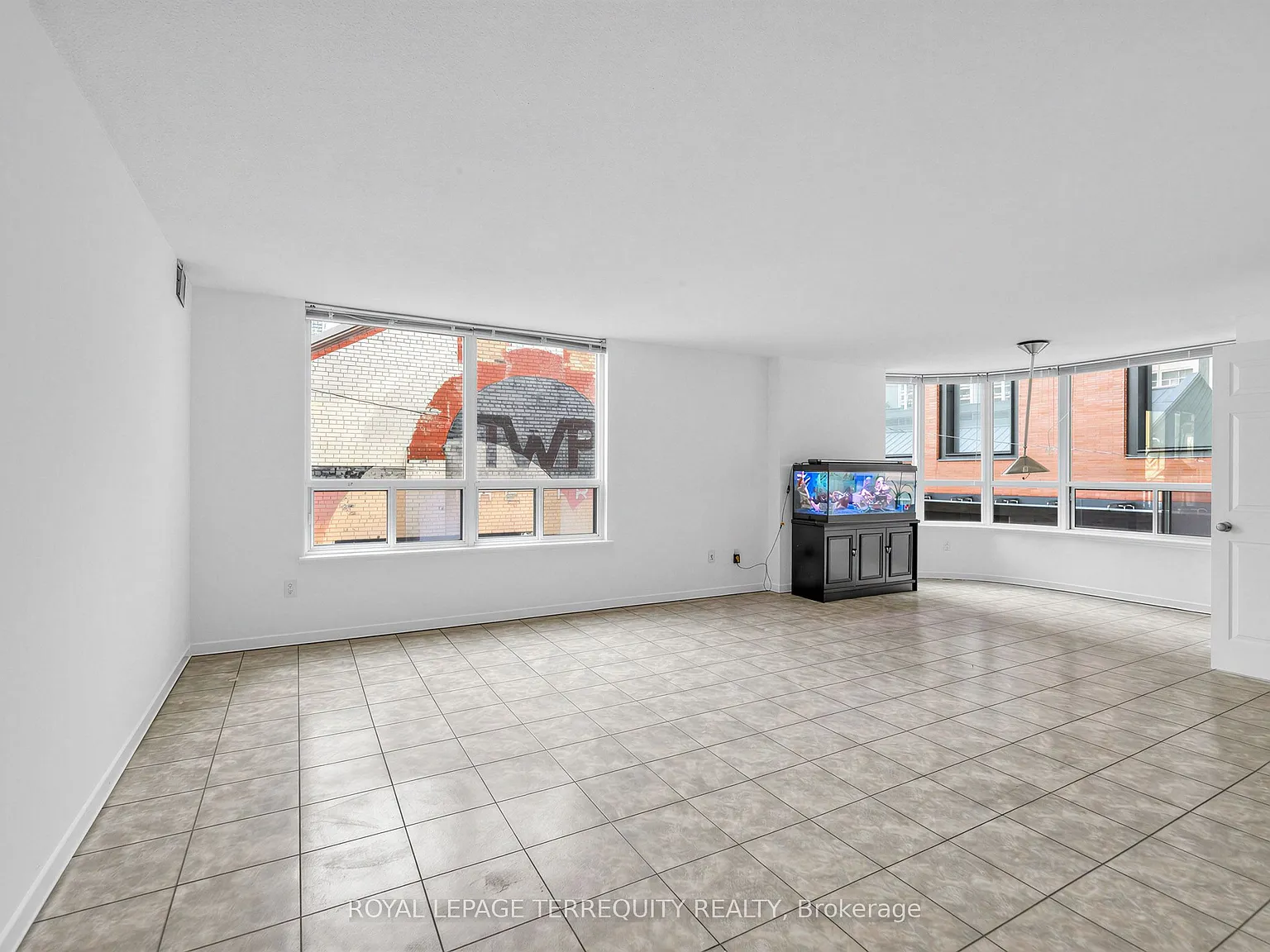 3 bed, $3,168 — Photo 2