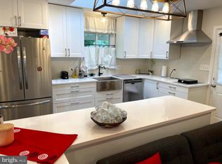 6061 Munson Hill Rd, Falls Church, VA 22044