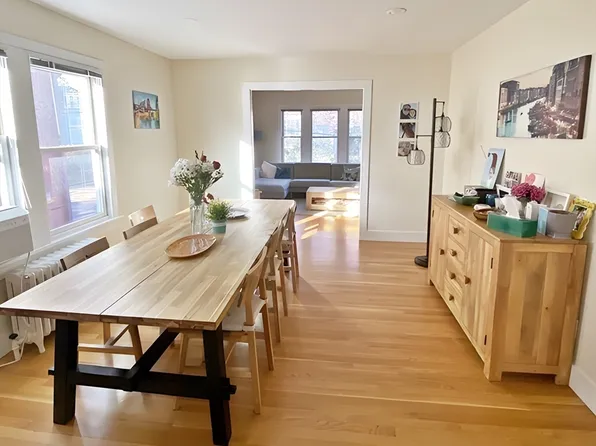 30 Cypress St #2, Brookline, MA 02445
