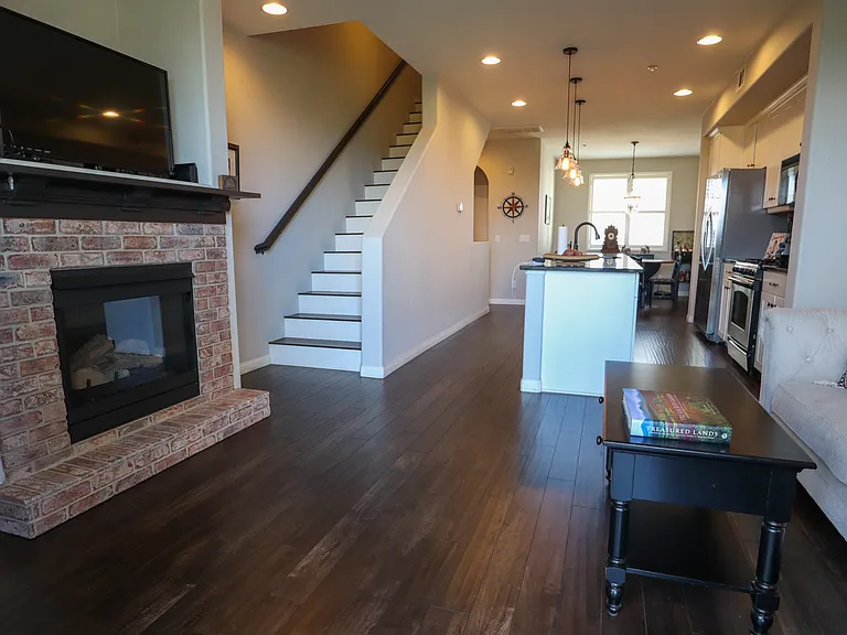 770 Harbor Cliff Way #142 — Photo 6