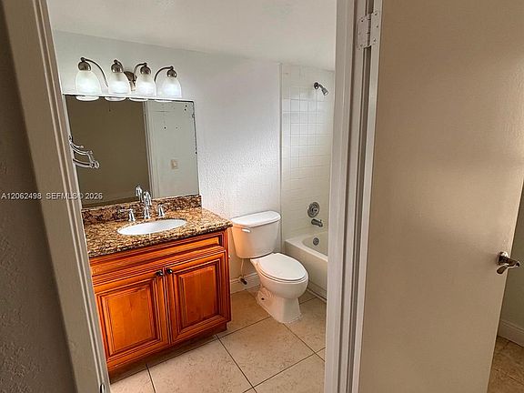 5th image of 1502 Lake Crystal Dr APT A