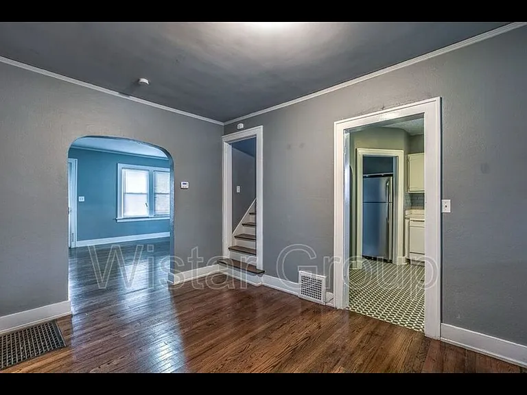 4664 Woolworth Ave — Photo 9