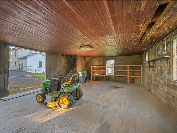 36th image of 616 E Main St
