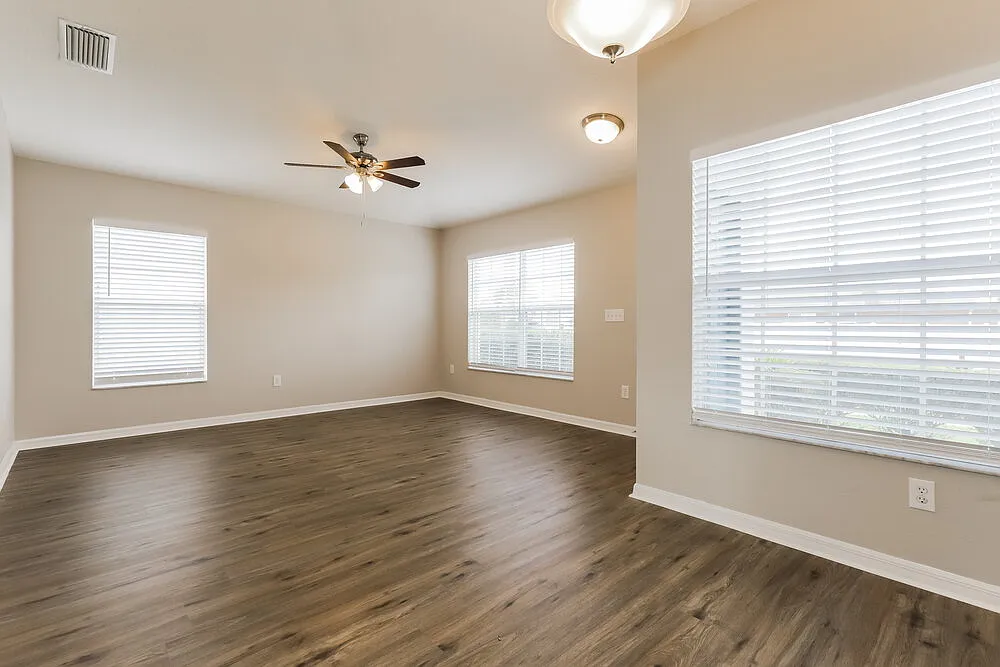 3 bed, 2.0 bath, 1450 sqft, $3,540 — Photo 4
